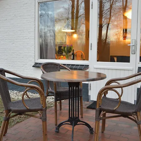 Completely Detached In A Nature Filled Park By A Large Fen Holiday home *