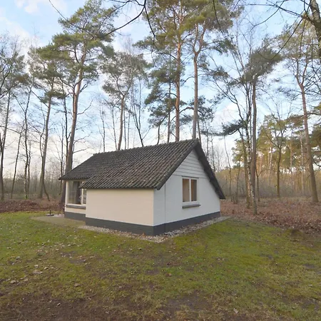 Completely Detached In A Nature Filled Park By A Large Fen Holiday home