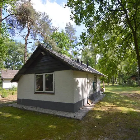 Dom wakacyjny Completely Detached In A Nature Filled Park By A Large Fen *
