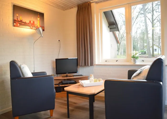 別荘 Completely Detached In A Nature-filled Park By A Large Fen