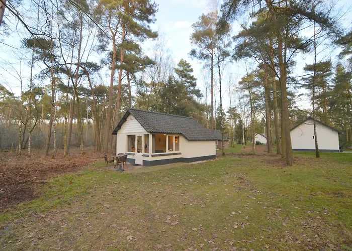 別荘 Completely Detached In A Nature-filled Park By A Large Fen *