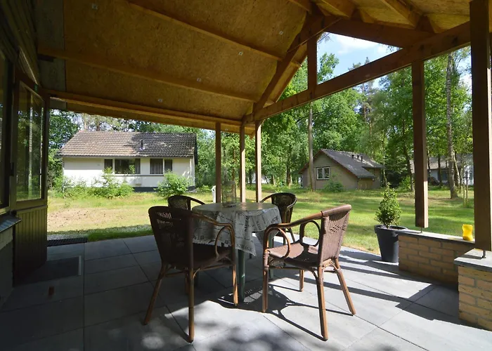 別荘 Completely Detached In A Nature-filled Park By A Large Fen