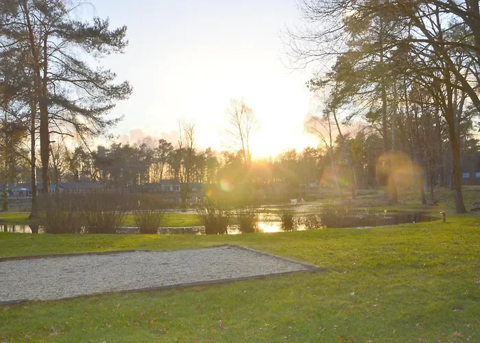 別荘 Completely Detached In A Nature-filled Park By A Large Fen
