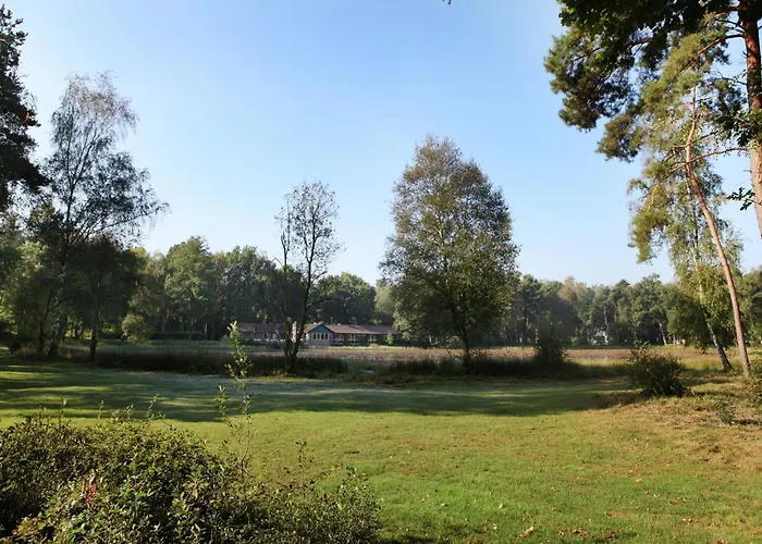 別荘 Completely Detached In A Nature-filled Park By A Large Fen