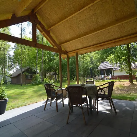 Completely Detached In A Nature-filled Park By A Large Fen בית נופש