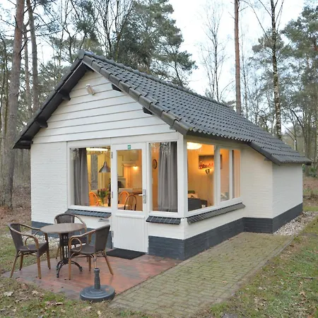 Completely Detached In A Nature-filled Park By A Large Fen בית נופש *